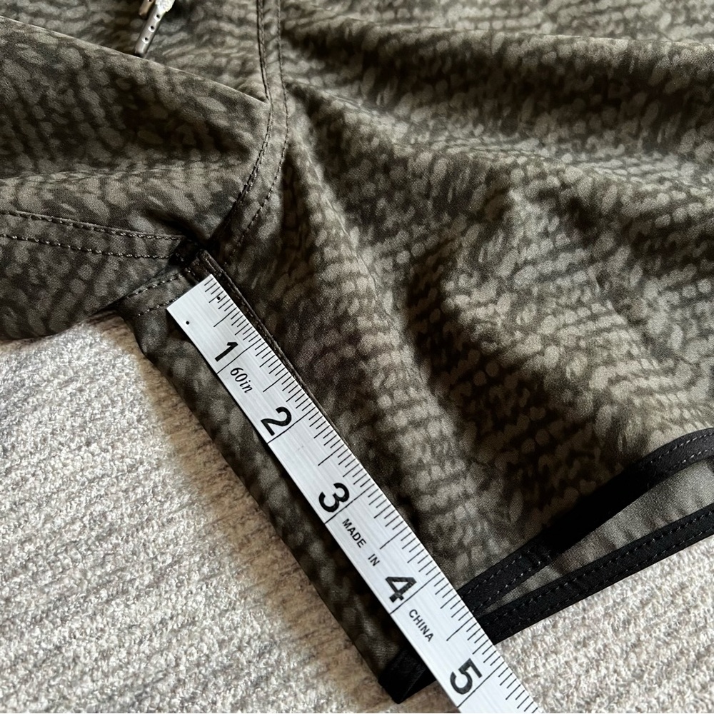 Vuori Patterned Shorts With Drawstring Size Xl - image 7